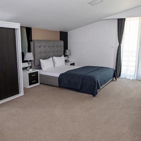 Hotel Complex Noblesse Vaslui Zewnętrze zdjęcie