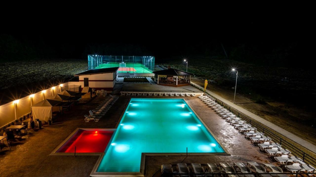 Hotel Complex Noblesse Vaslui Zewnętrze zdjęcie
