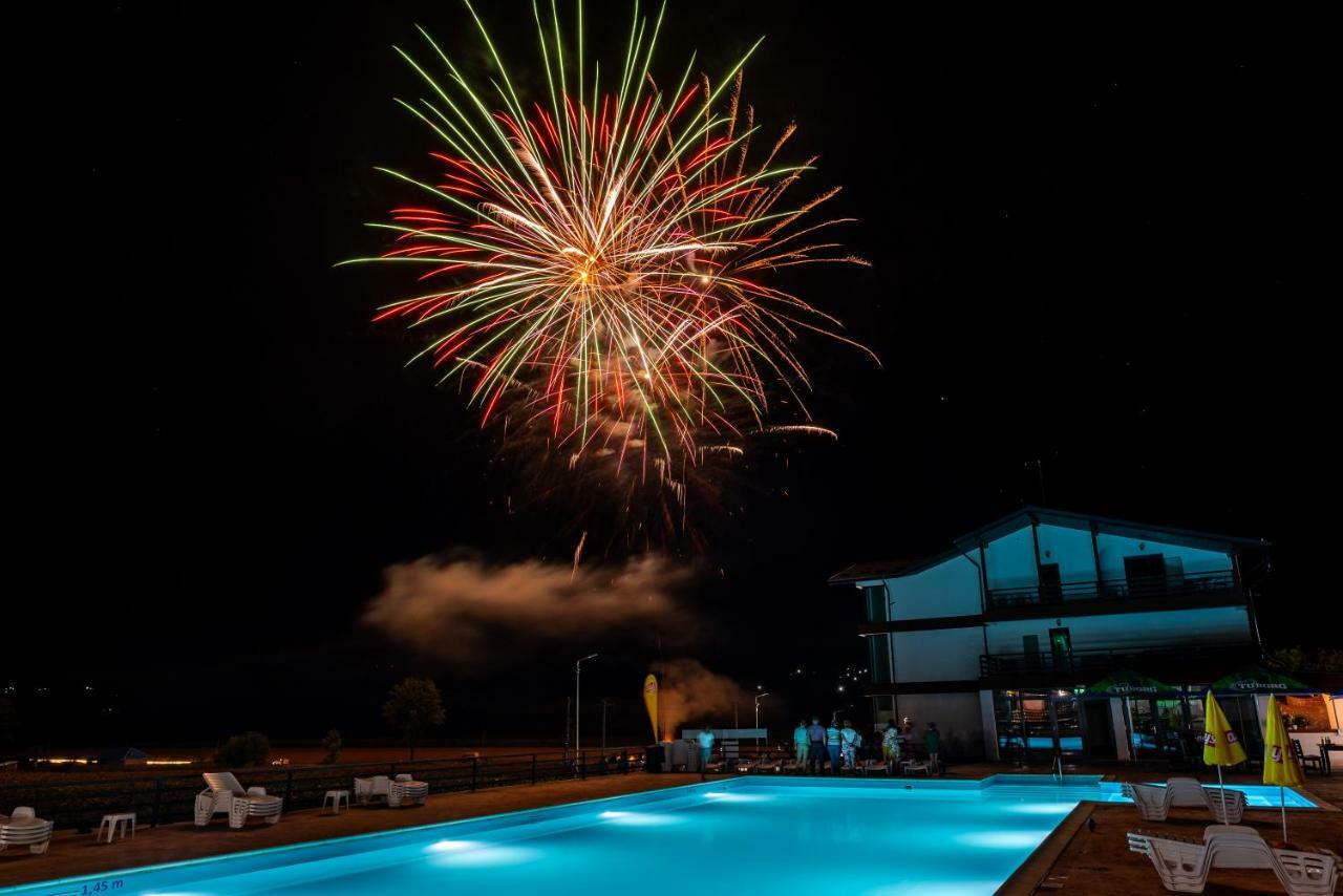 Hotel Complex Noblesse Vaslui Zewnętrze zdjęcie